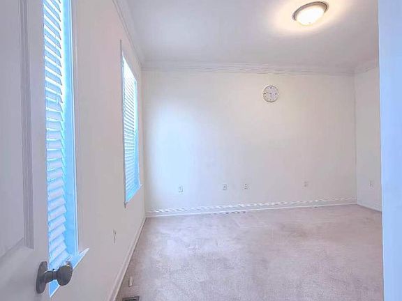 4th image of 20 Lippitt Rd