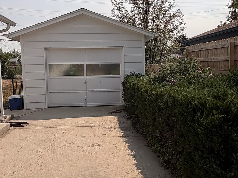Private 1-Car Garage