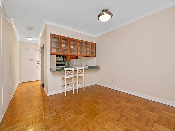 2nd image of 335 E 54th St APT 5R
