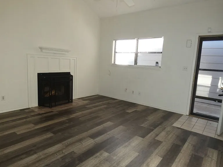 2905 NE Tortoise Dr #D — Photo 3