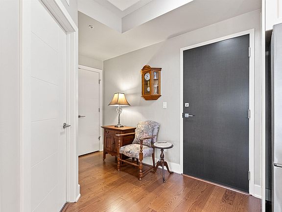5th image of 200 Bellerose Dr #707