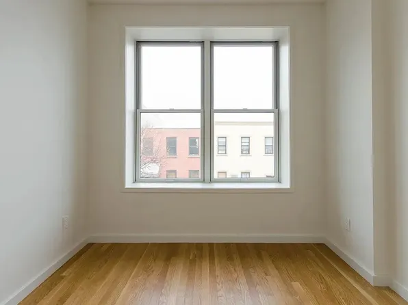 261 Eckford Street image 4 of 13