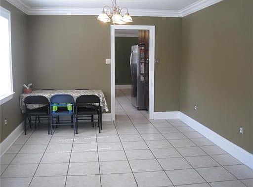 3rd image of 1437 Robert E Lee Blvd