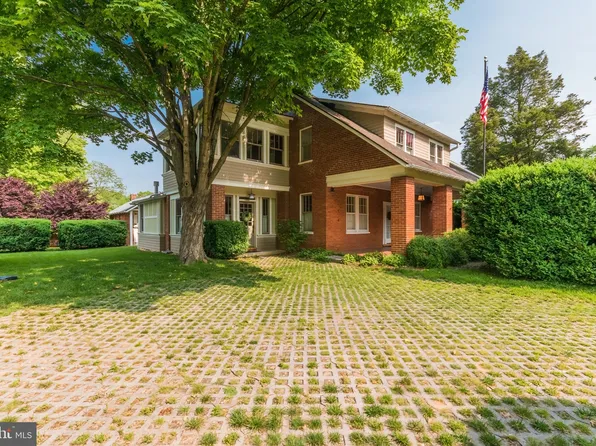 106 N Duke St, Shepherdstown, WV 25443