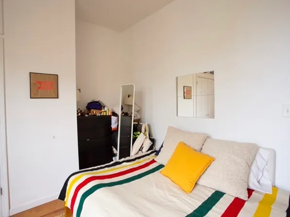 194 Vernon Avenue image 7 of 23