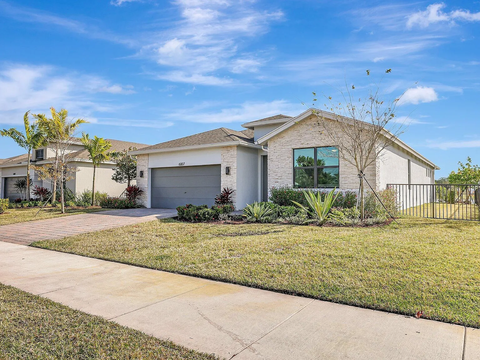 4 bed, 2.0 bath, 2033 sqft, $4,000 — Photo 3