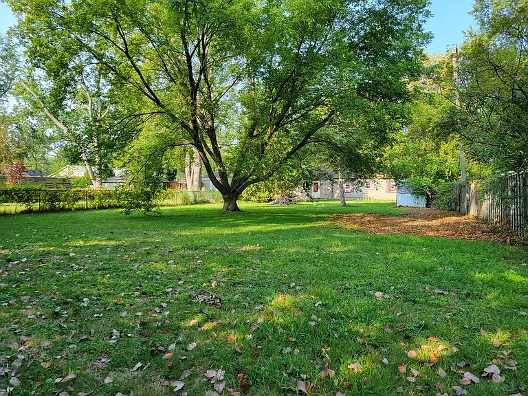 3225 Crooks Rd — Photo 29