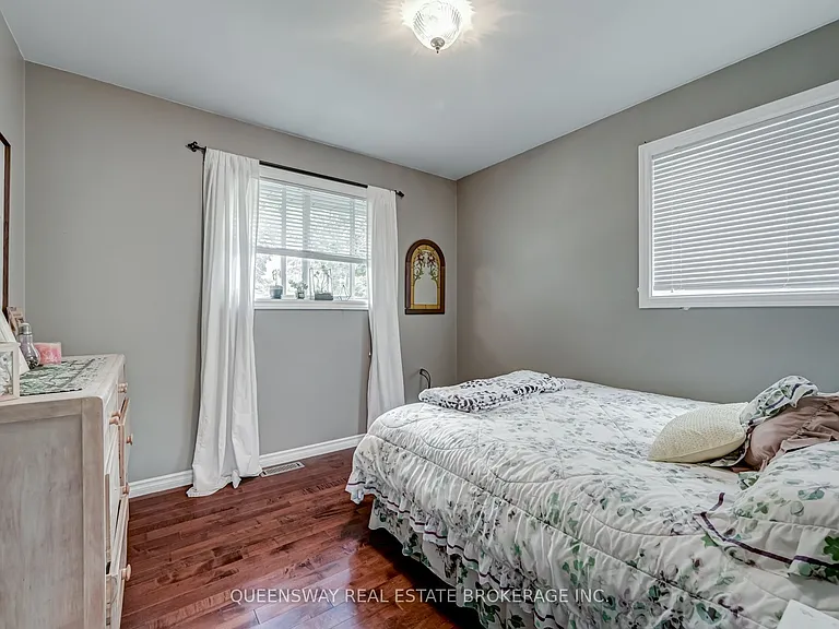 14 Webb St E — Photo 16