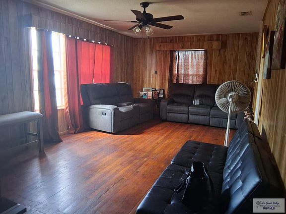 4th image of 410 Mesquite St