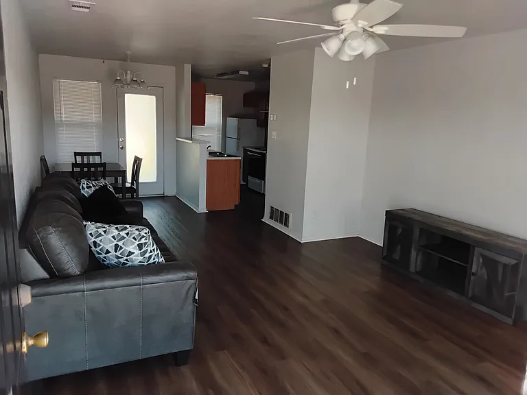 411 Creek St — Photo 18