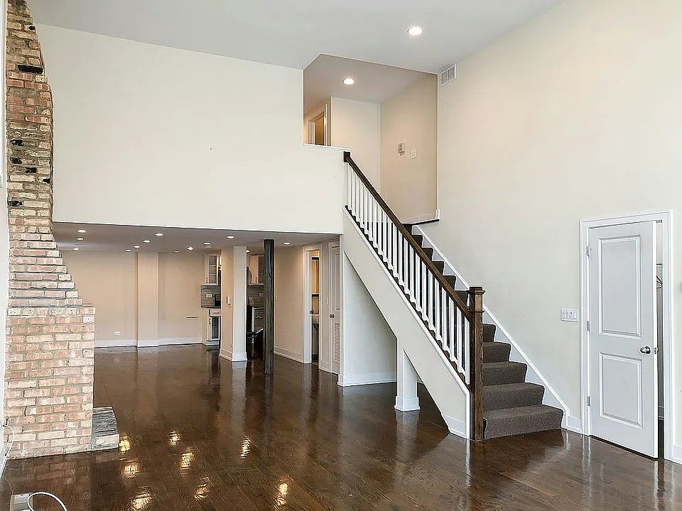 1st image of 1208-1 W Wrightwood Ave