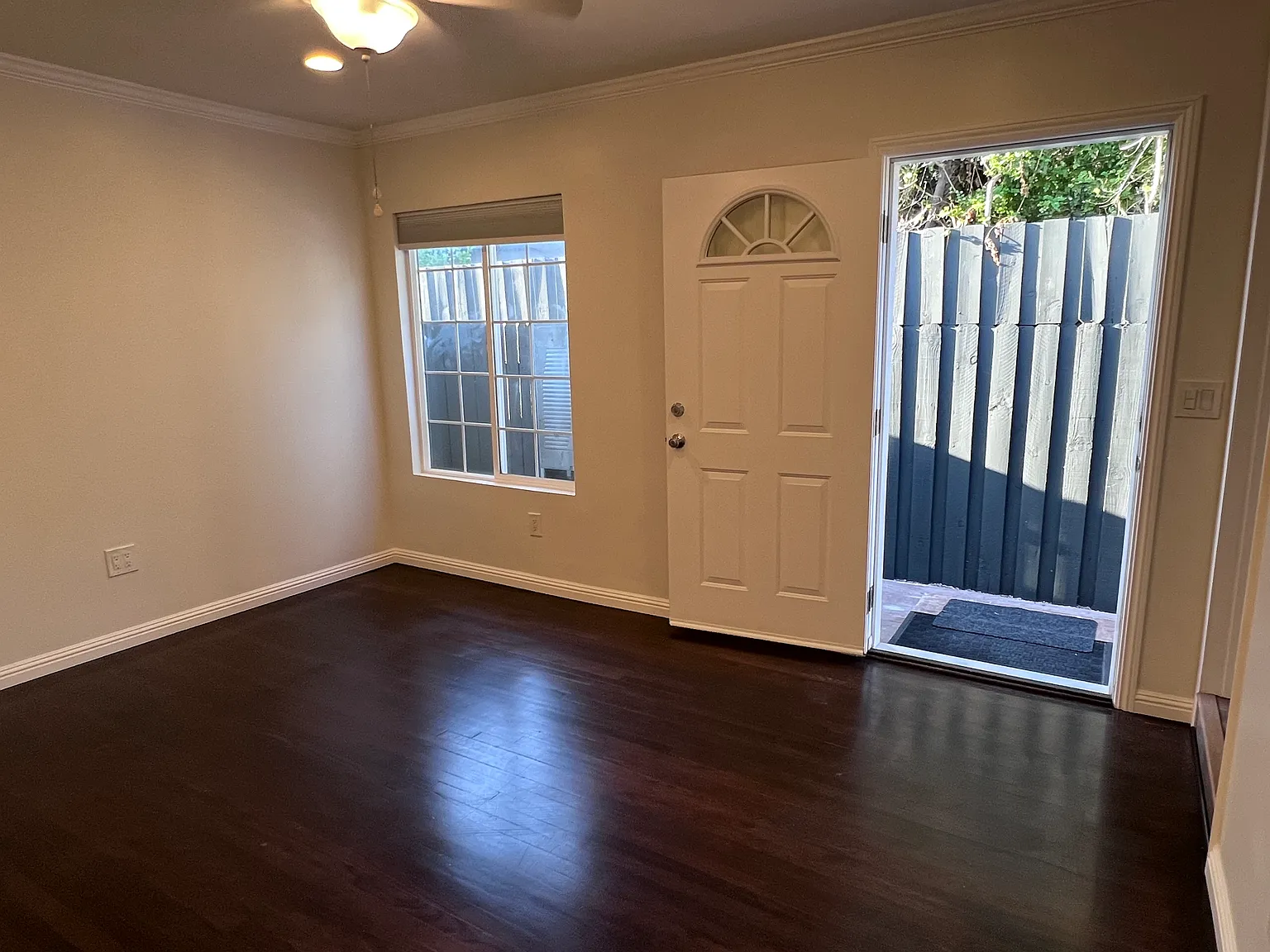 1 bed, 400 sqft, $2,100 — Photo 3