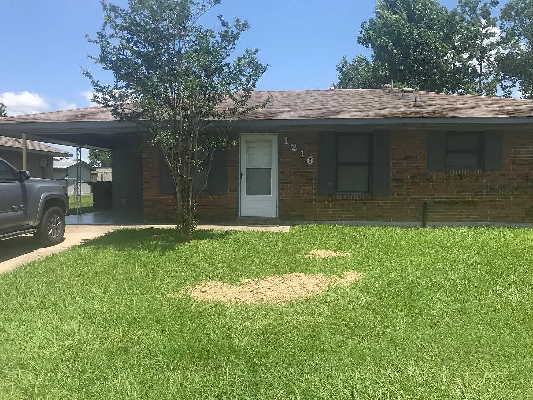 4 bed, 1.5 bath, 1550 sqft, $1,550 — Photo 1