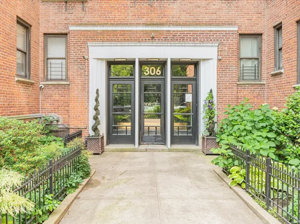 306 Mosholu Parkway image 9 of 11