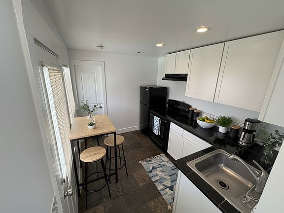 Virtually staged kitchen by ai