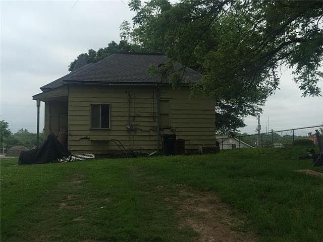 2nd image of 2321 Angelique St