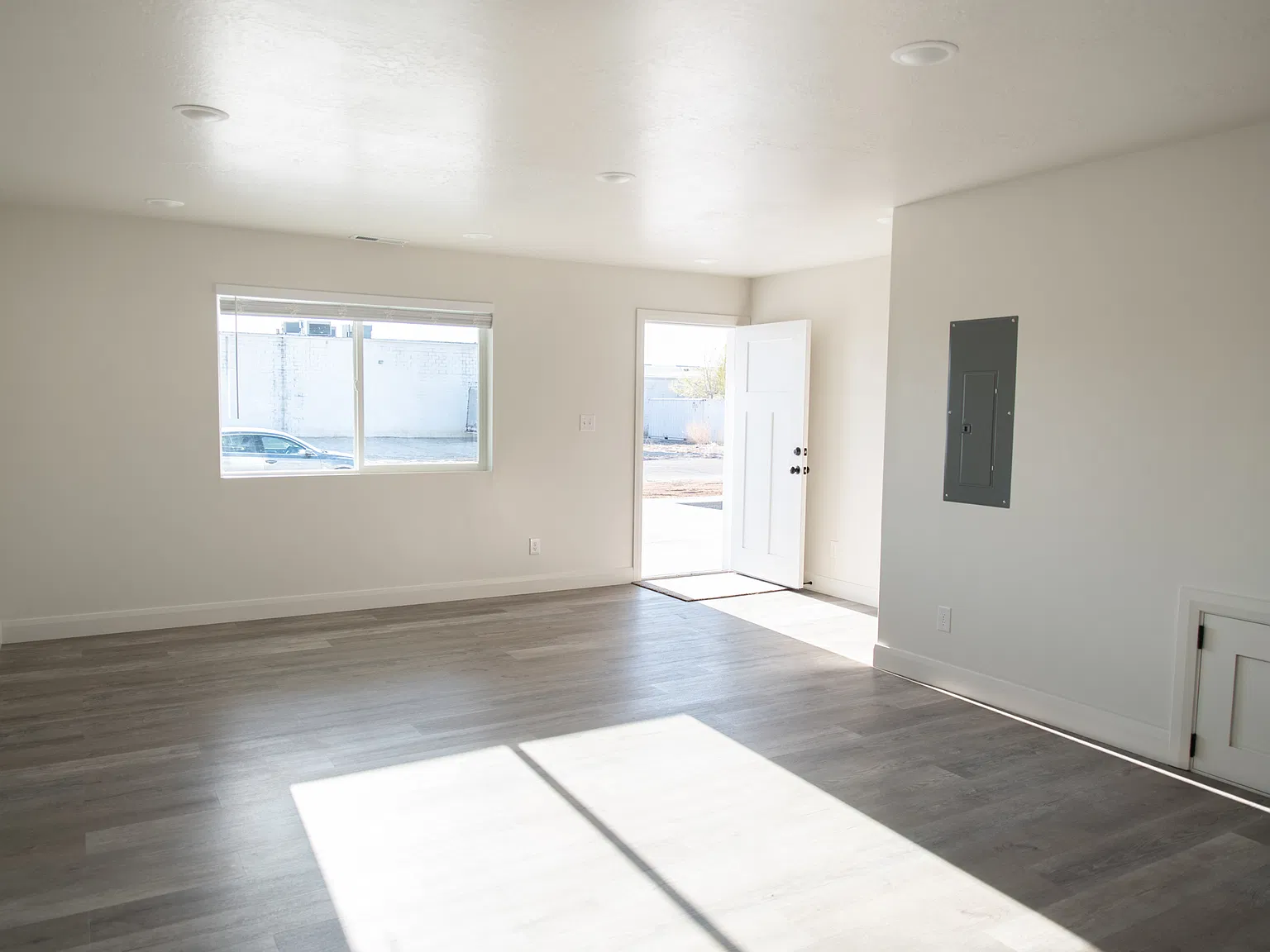 3 bed, 2.5 bath, 1000 sqft, $1,800 — Photo 2