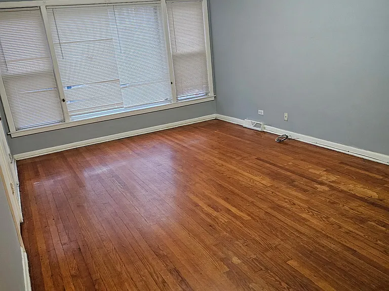7814 S Essex Ave #1 — Photo 2