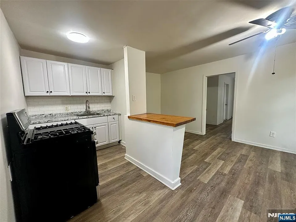 390 Orange Rd
