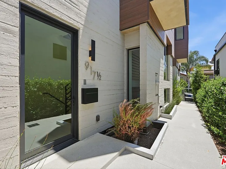 917 Hilldale Ave #1/2 — Photo 4