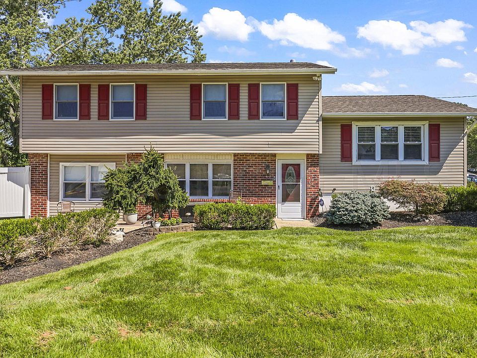1st image of 9 E Connecticut