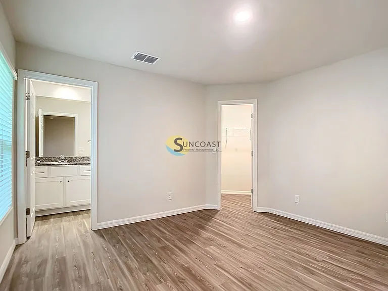 10474 Pendleton Ave — Photo 11