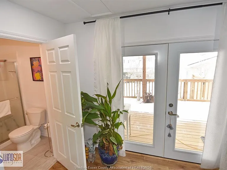 2471 Pillette Rd — Photo 38