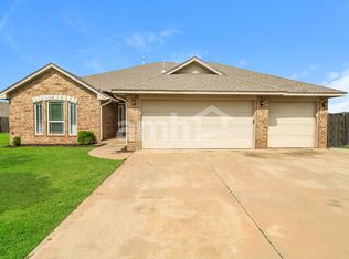 10209 SW 28th Cir, Yukon, OK 73099