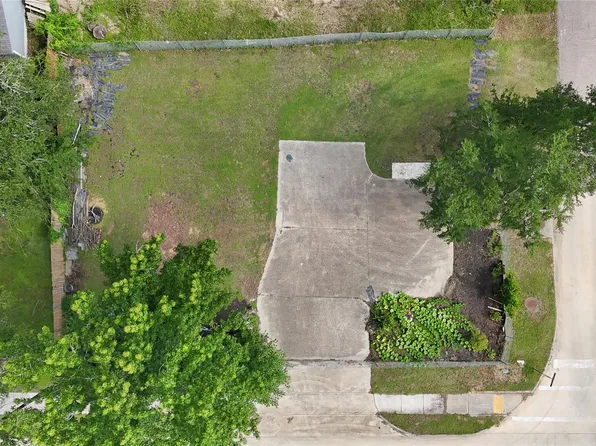 1620 Odd Fellow St, Conroe, TX 77301