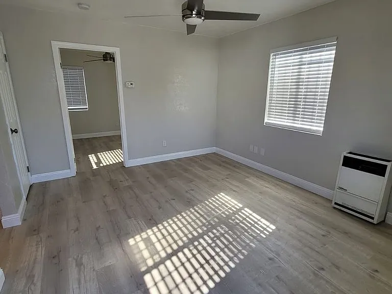 4422 1/2 Stanford Ave — Photo 6