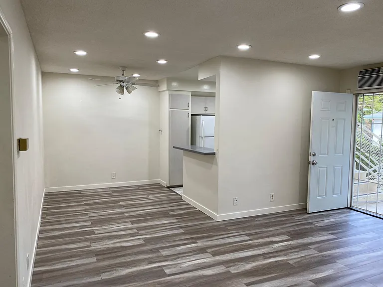 7705 Romaine St #5 — Photo 5