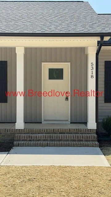 3 bed, 2.0 bath, 1370 sqft, $2,100 — Photo 2