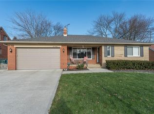 21760 Robinhood Ave, Fairview Park, OH