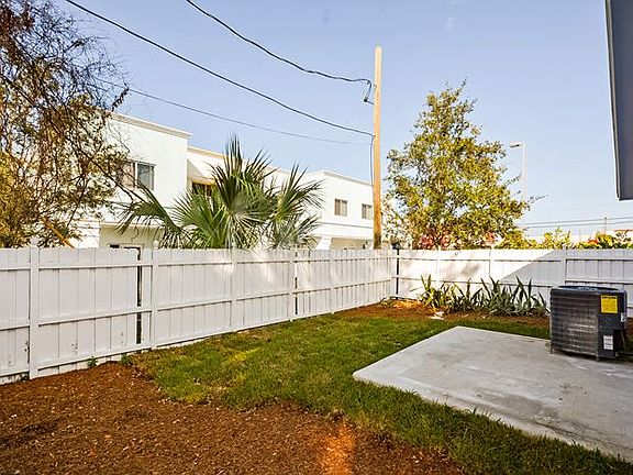2nd image of 1212 Lake Avenue