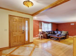 9536 Manor Rd, Leawood, KS 66206