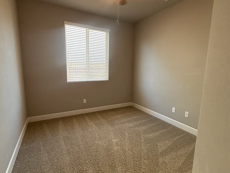 1413 Johnson Ln — Photo 6