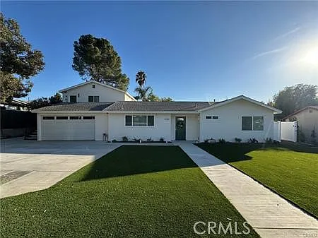 1336 Calle Tulipan #B — Photo 1