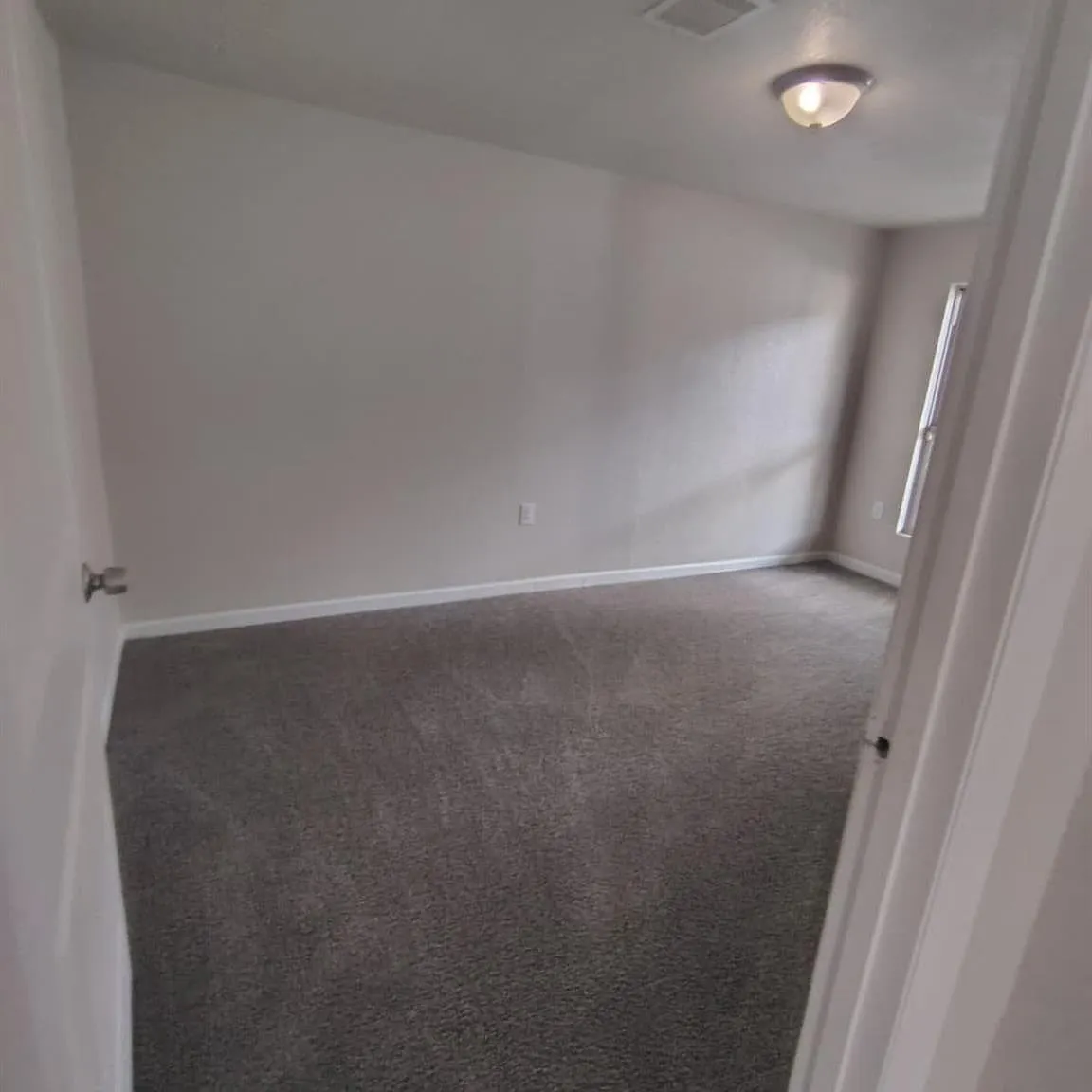 3 bed, 1.0 bath, 1280 sqft, $1,400 — Photo 4