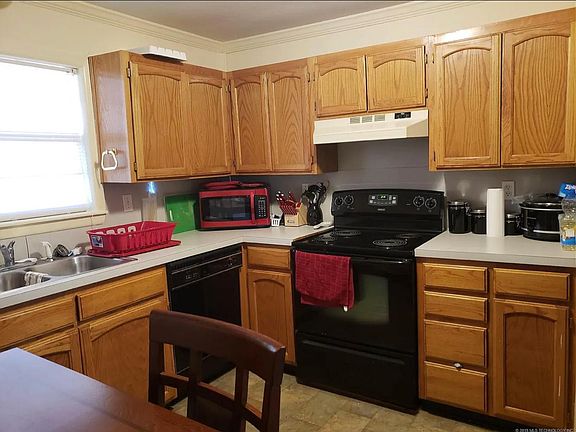 3rd image of 639 S Pine St