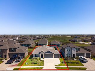 933 Neches Ln, Dayton, TX 77535