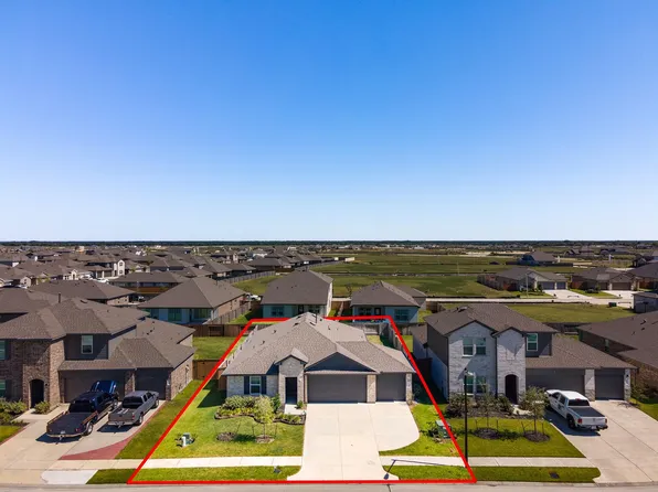 933 Neches Ln, Dayton, TX 77535