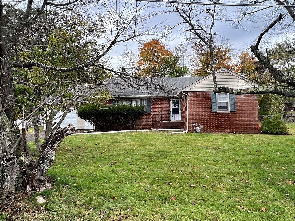 1st image of 4 Crestwood Drive