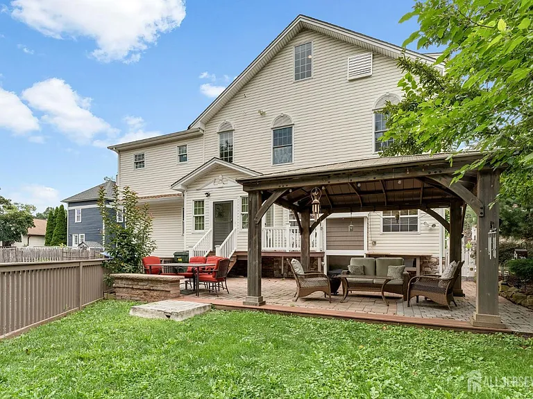262 Prospect Ave — Photo 37