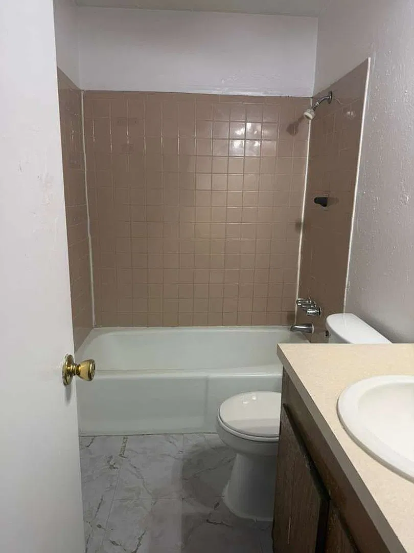 1726 Switzer St — Photo 3