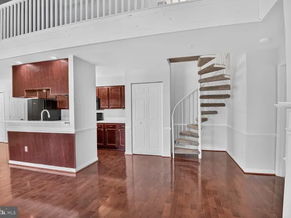 9816 Lake Pointe Ct APT 302, Upper Marlboro, MD 20774