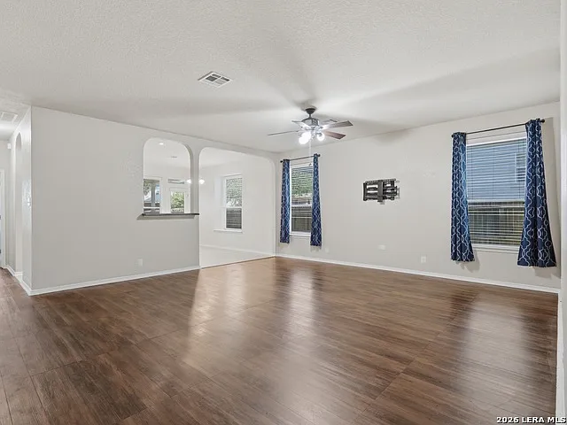 3 bed, 2.0 bath, 1579 sqft, $1,725 — Photo 4
