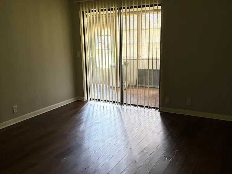 1084 Pelham Ct — Photo 13