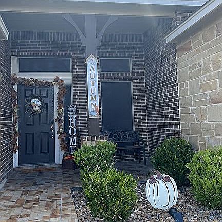 2nd image of 318 Silver Leaf Oak Dr