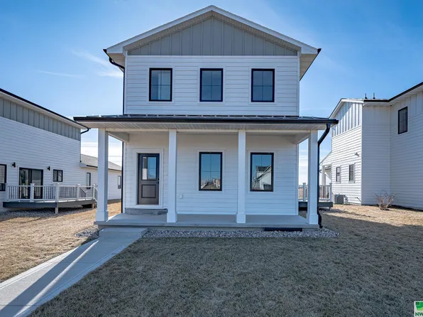 3344 Willow Gdns, South Sioux City, NE 68776