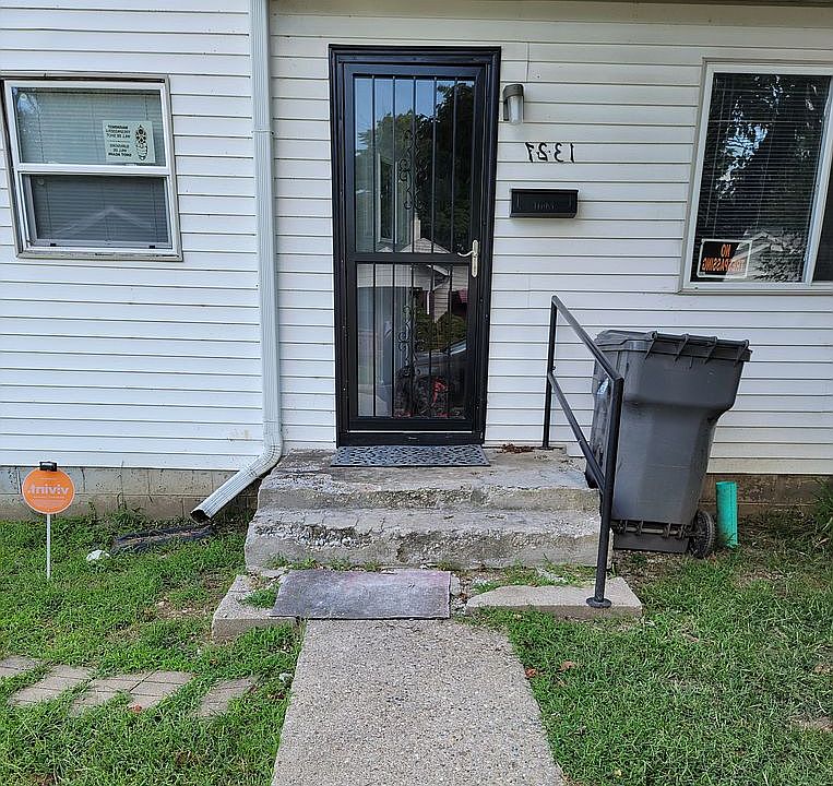 2nd image of 1327 W 23rd St